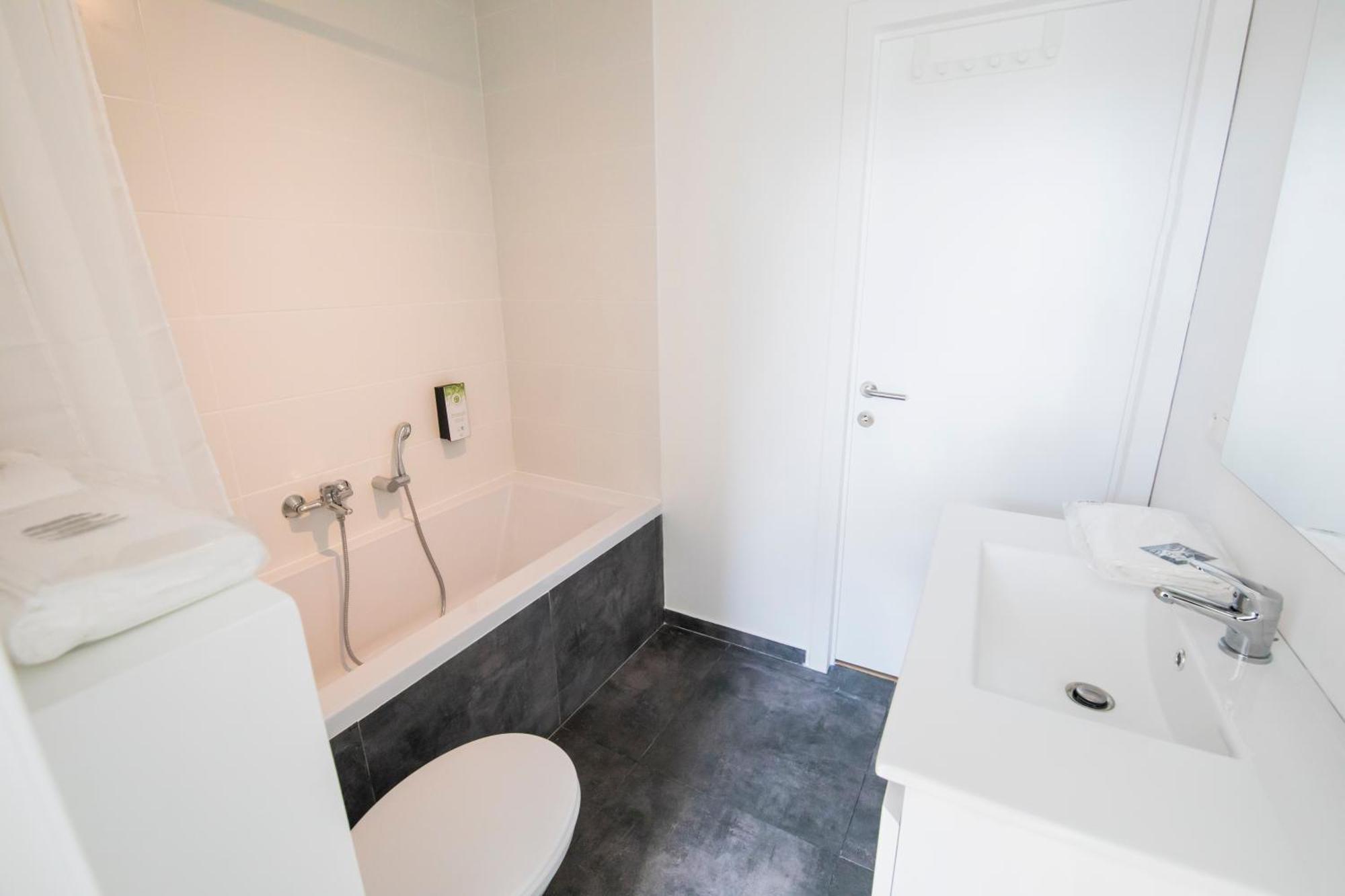 Bed and Breakfast Travelease - Midi Brüssel Exterior foto